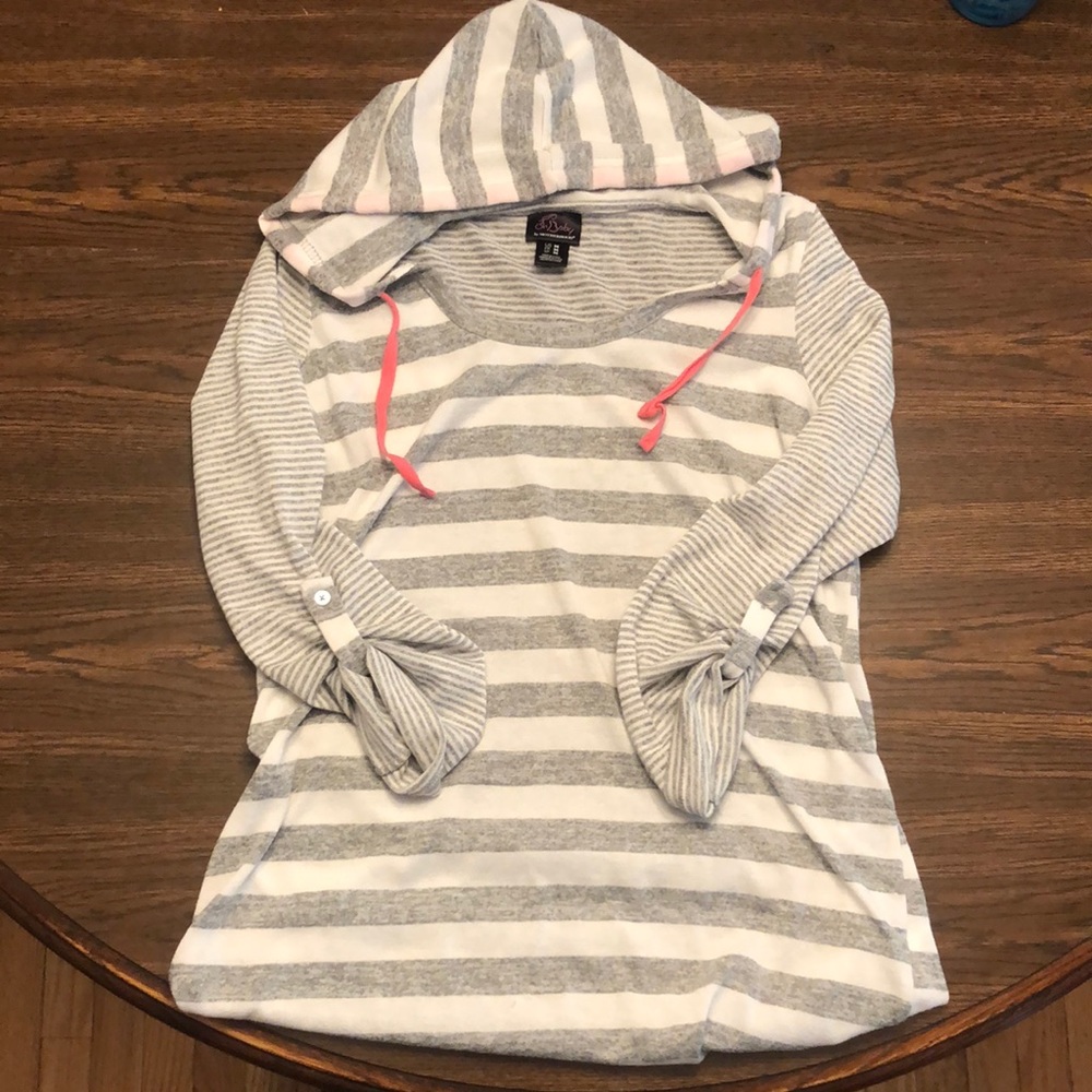 Oh Baby by motherhood 3/4 maternity shirt w/hood M